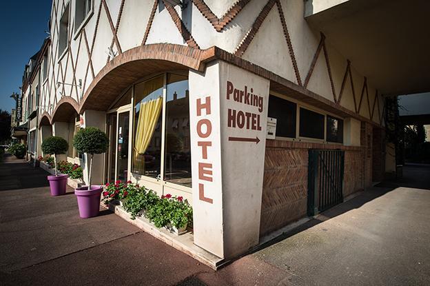 Hotel Anne De Beaujeu Gien Habitación foto