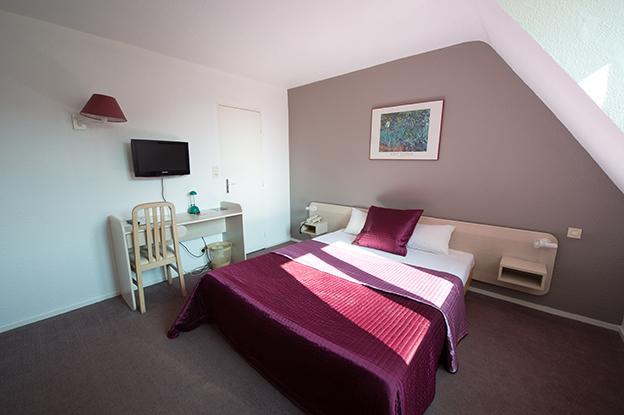 Hotel Anne De Beaujeu Gien Habitación foto