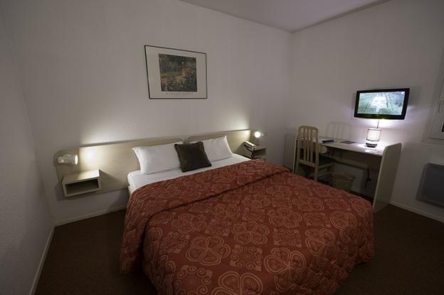 Hotel Anne De Beaujeu Gien Habitación foto