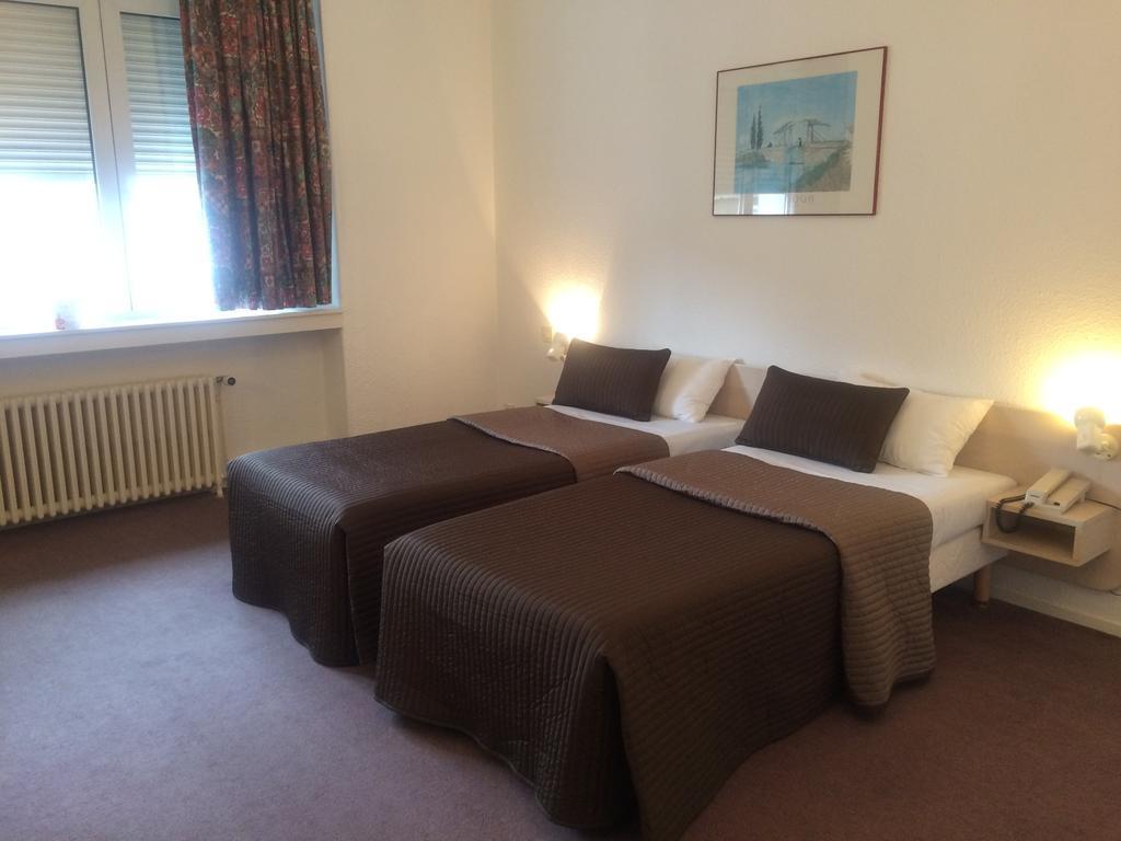 Hotel Anne De Beaujeu Gien Habitación foto