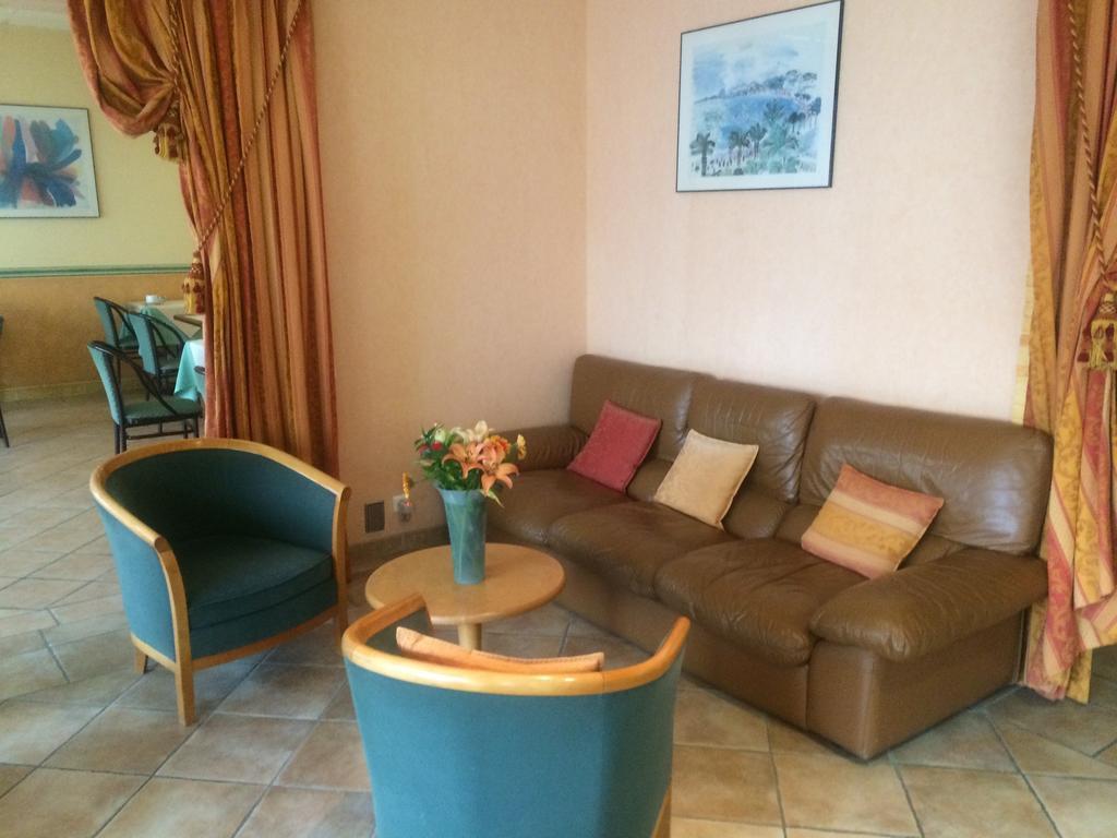 Hotel Anne De Beaujeu Gien Habitación foto